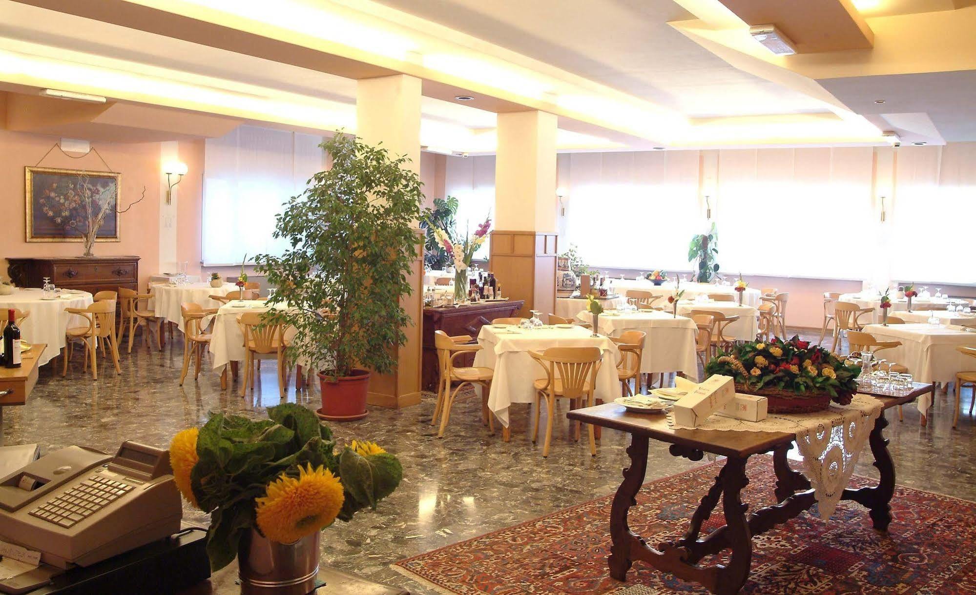 Locanda Alle Officine Buttrio Exterior photo